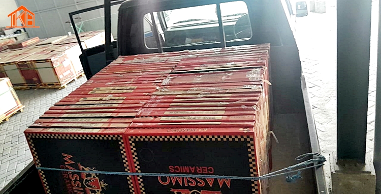 Pengiriman Keramik Ke Pelanggan Sidoarjo
