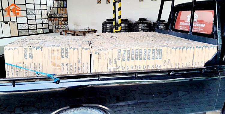 Pengiriman Keramik Ke Pelanggan Surabaya